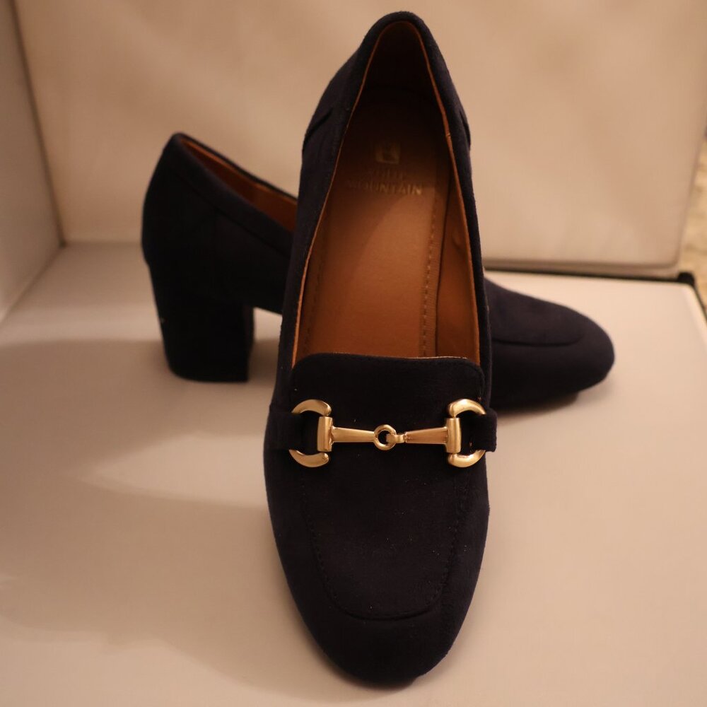 White Mountain Navy “Suede” Heels – 6 Medium – NWOT